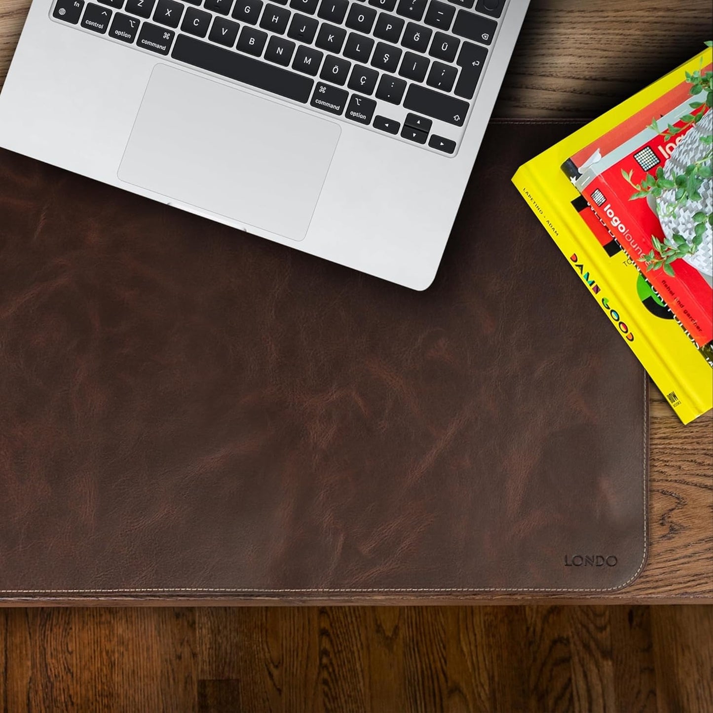 Top Grain Leather Extended Mouse Pad – Large Desk Mat for Office & Gaming, Smooth Writing Surface, Non-Slip Base, Durable & Stylish Workspace Accessory