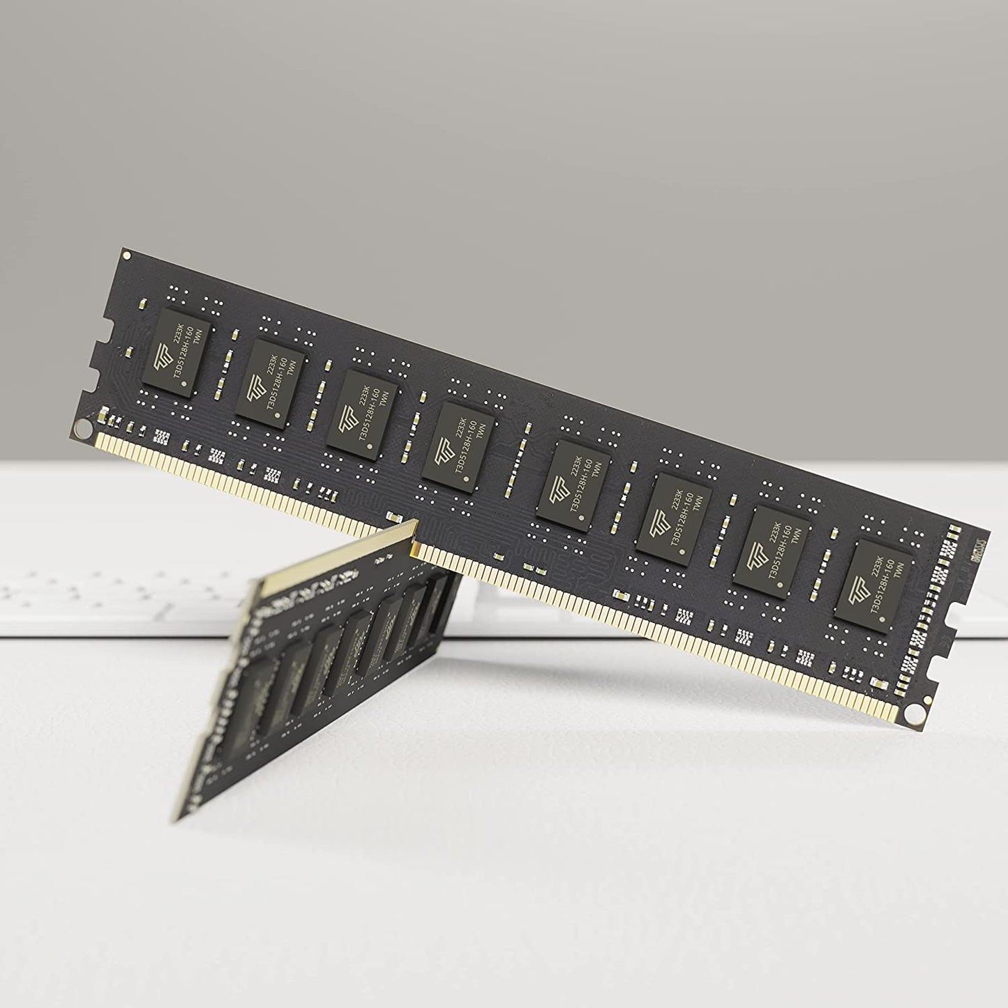 4GB DDR3L / DDR3 1600Mhz PC3L-12800 / PC3-12800 Non-Ecc Unbuffered 1.35V / 1.5V CL11 2Rx8 Dual Rank 240 Pin UDIMM Desktop PC Computer Memory RAM Module Upgrade (4GB)